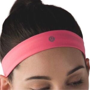 Lululemon Skinny Fly Away Tamer headband